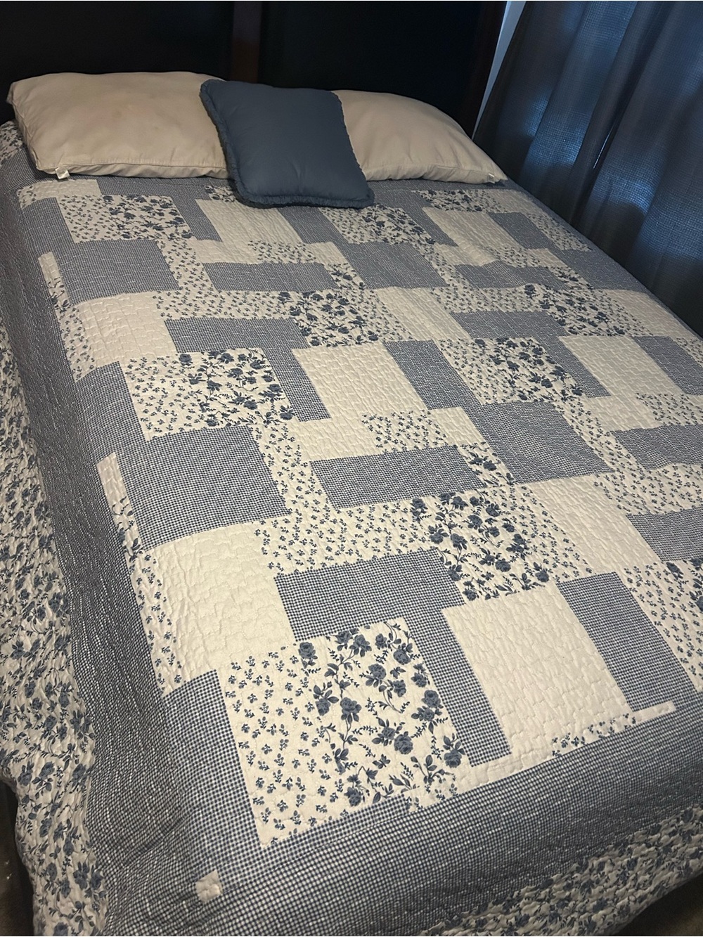 Queen Blue & White Patchwork Quilt - Classic Floral Bedding - Picture 2 of 5